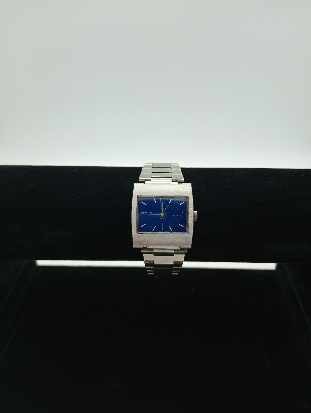 Seiko Mens Stainless Steel Watch With Blue Dial 141040